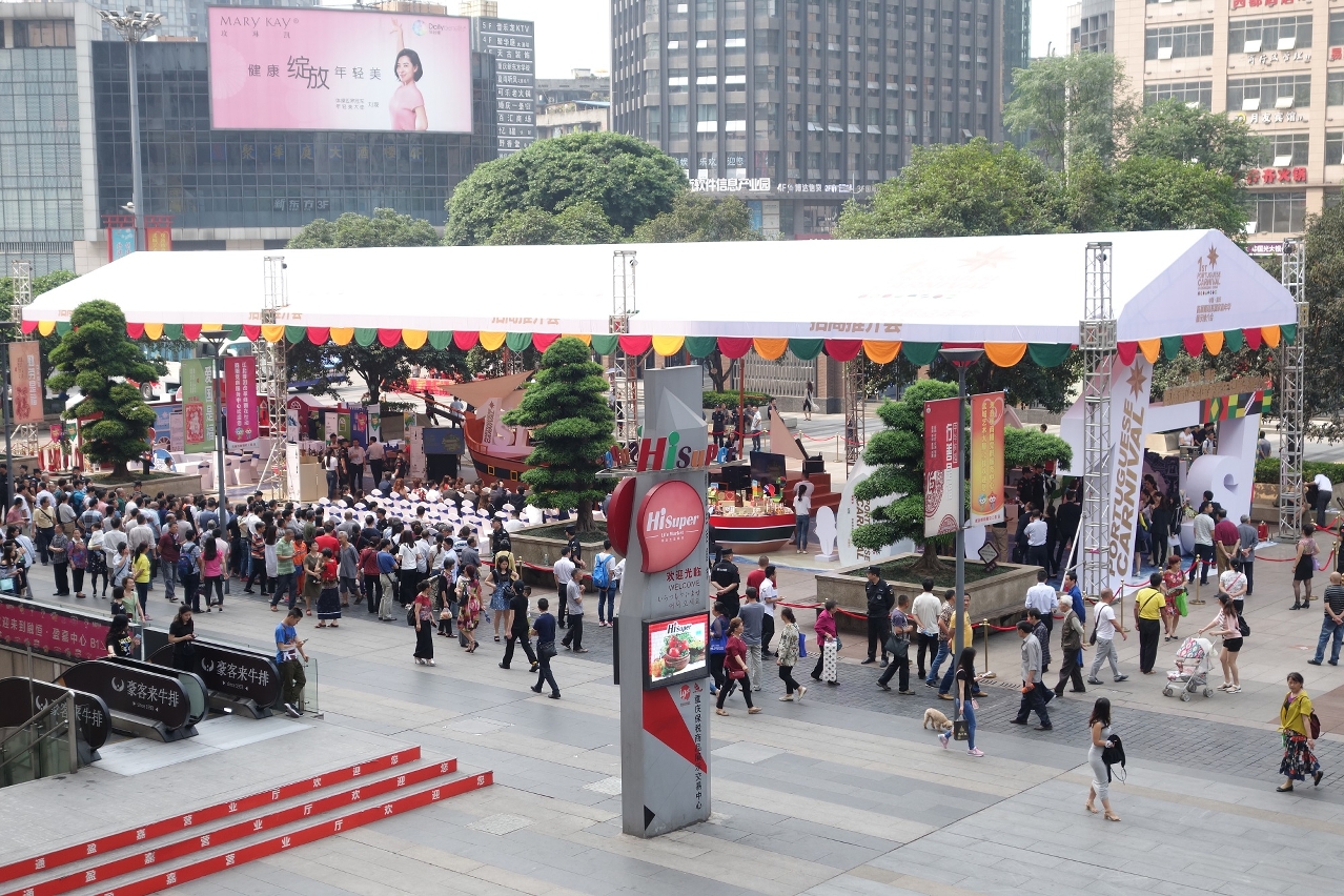 O 1.º Carnaval dos Países de Língua Portuguesa de Chongqing (China)”deu início numa rua pedonal de Chongqing