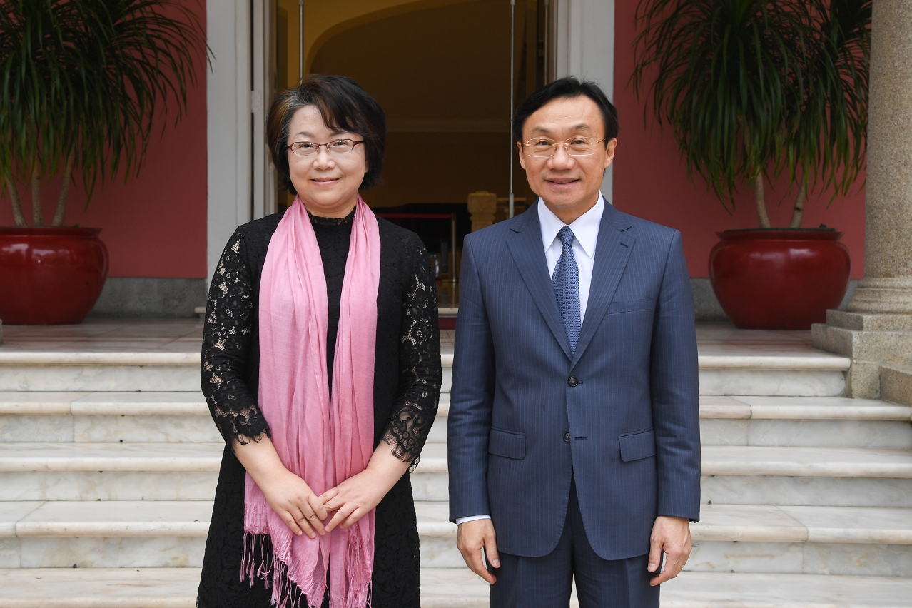 Encontro entre o  Secretário para os Assuntos Sociais e Cultura com a vice-presidente do Município de Xangai, Wen Tiehui