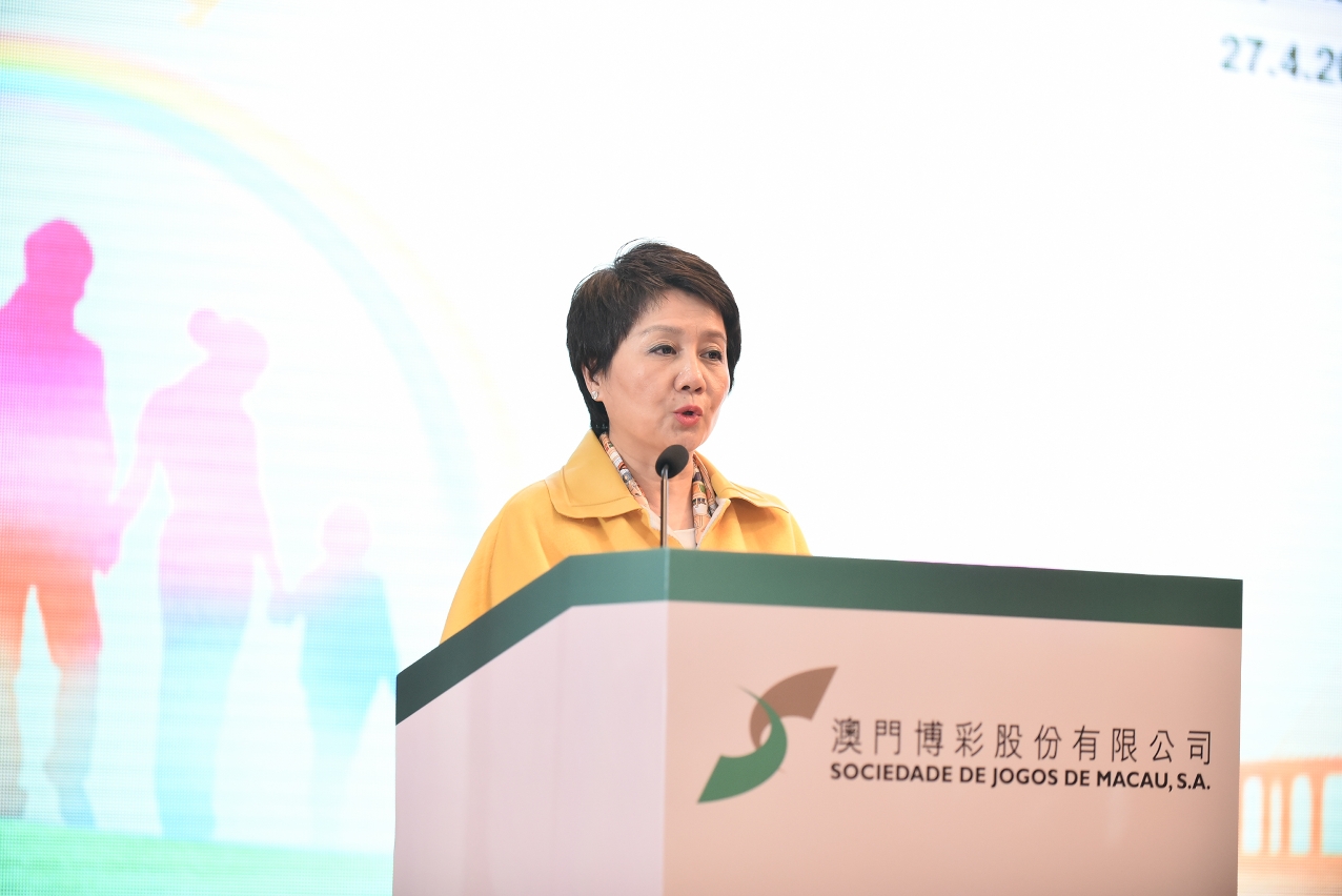 a directora-geral e executiva da SJM, Sra. Angela Leong, a proferir discurso