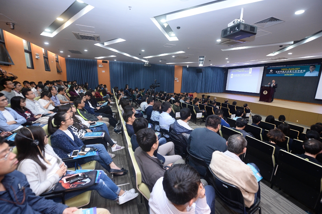 he talk attracts a full-house audience