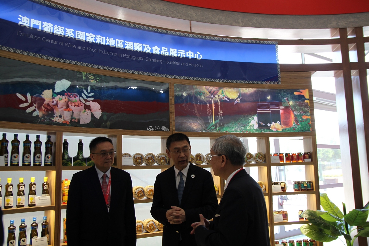 中聯辦姚堅副主任於合肥期間參觀「合肥葡語系產品展示中心」
