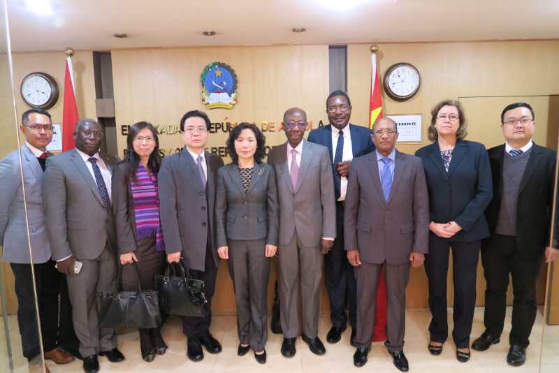 Encontro com o Embaixador de Angola na China