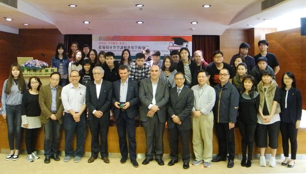 Professor Pedro Godinho and Professor Arnaldo Coelho taking photos with the attending students and teachers