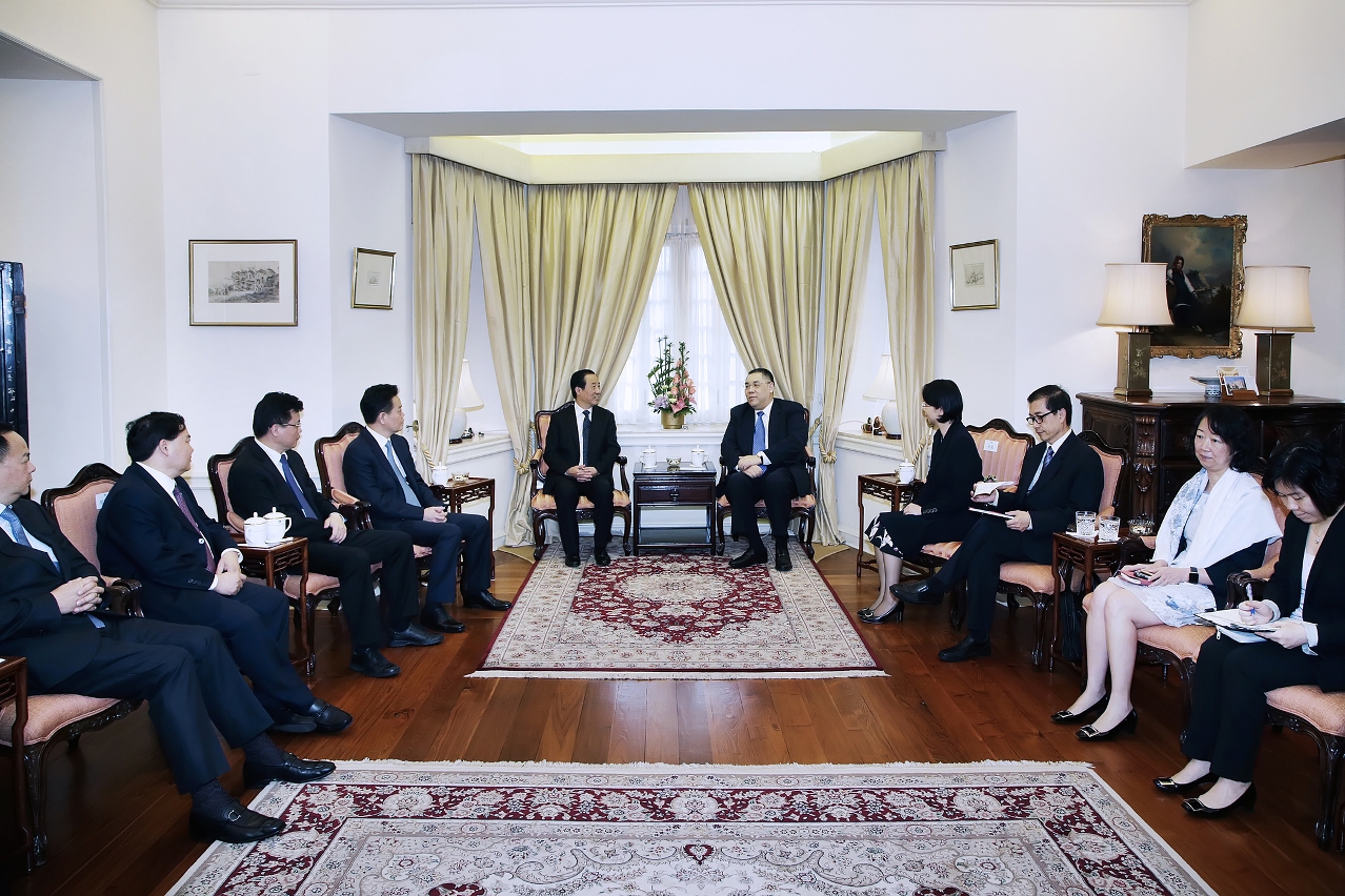 Encontro entre o Chefe do Executivo, Chui Sai On, e o governador da província de Hunan, Xu Dazhe