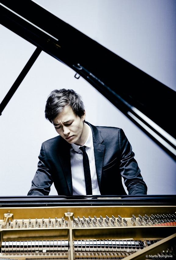 O pianista suíço de ascendência chinesa Louis Schwizgebel