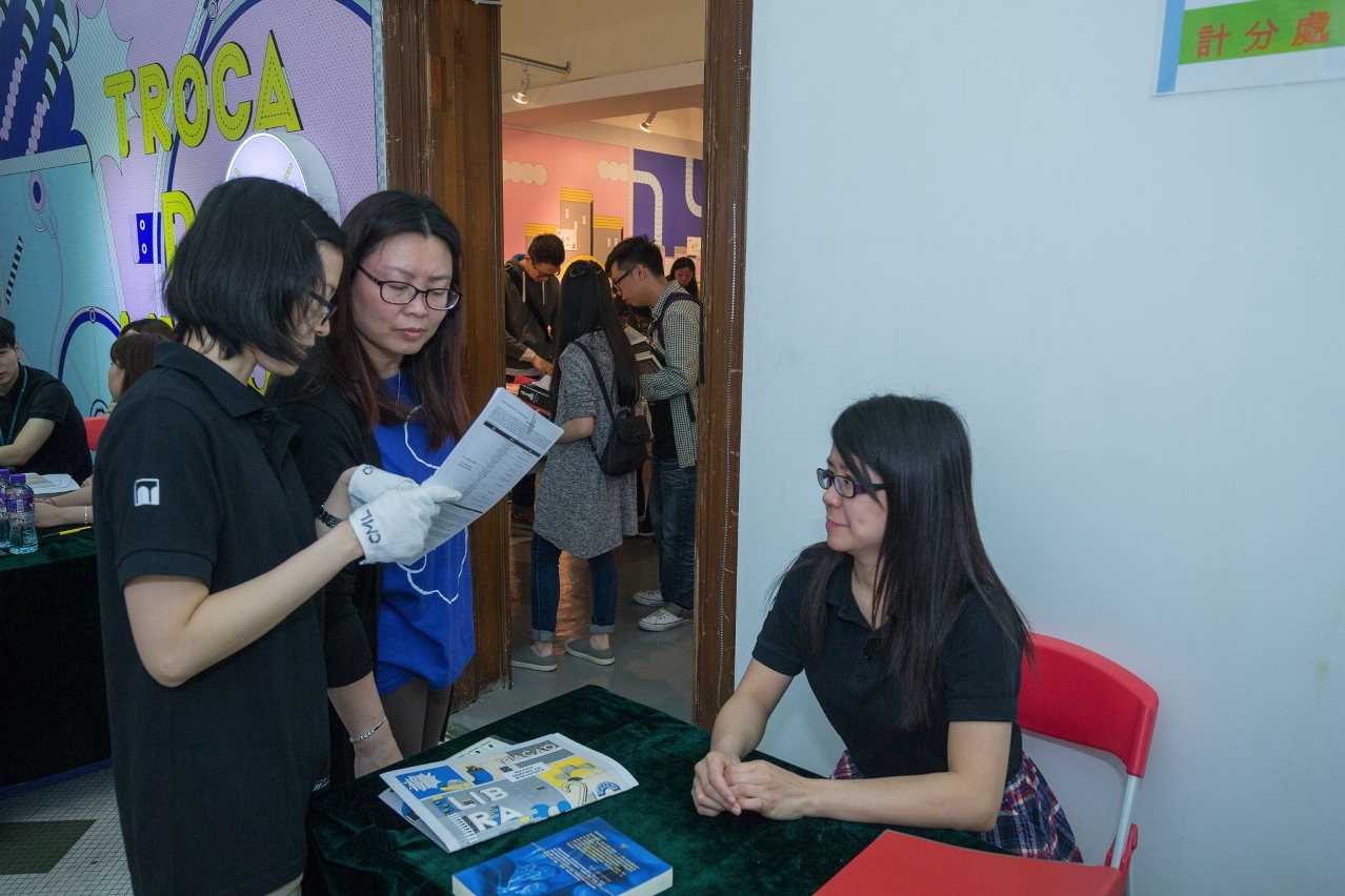 On-site staff members explain the book collection rules for the “Book Exchange” Activity.