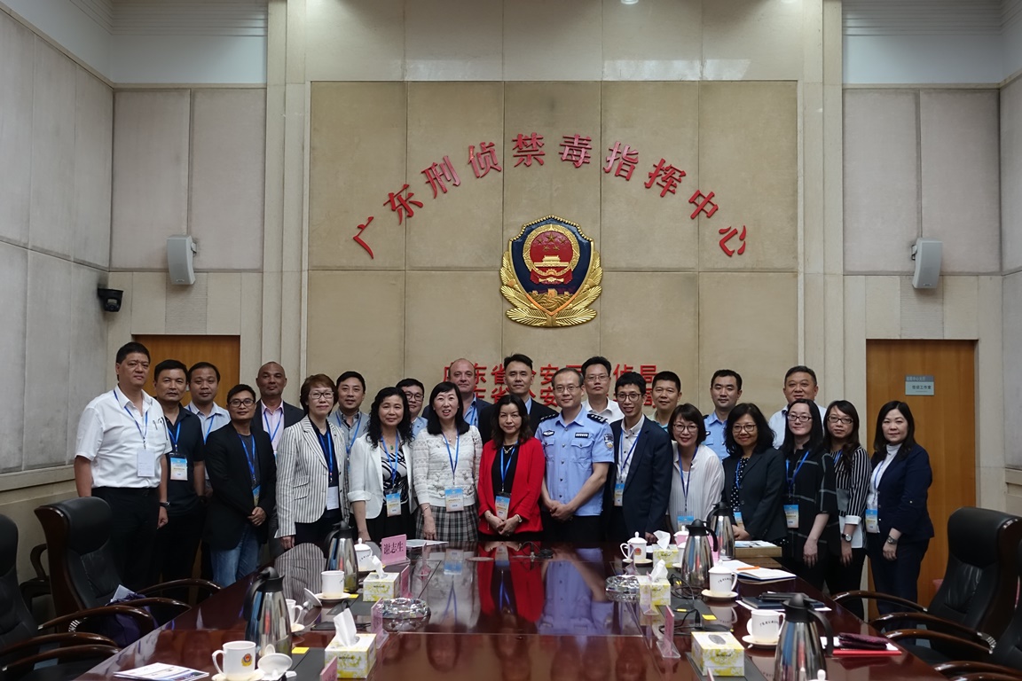 考察團與廣東省禁毒辦領導合照
