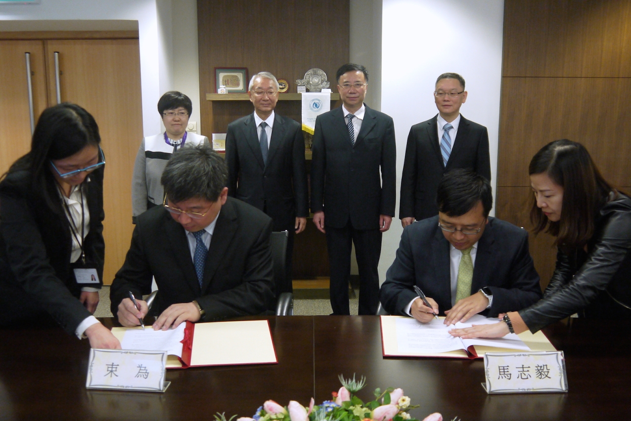 馬志毅主席與束為書記代表簽署合作協議