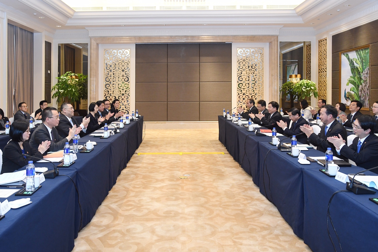 The Fujian-Macao high-level meeting on the development of the “Belt and Road” initiative takes place in Fuzhou Prefecture, Fujian Province.