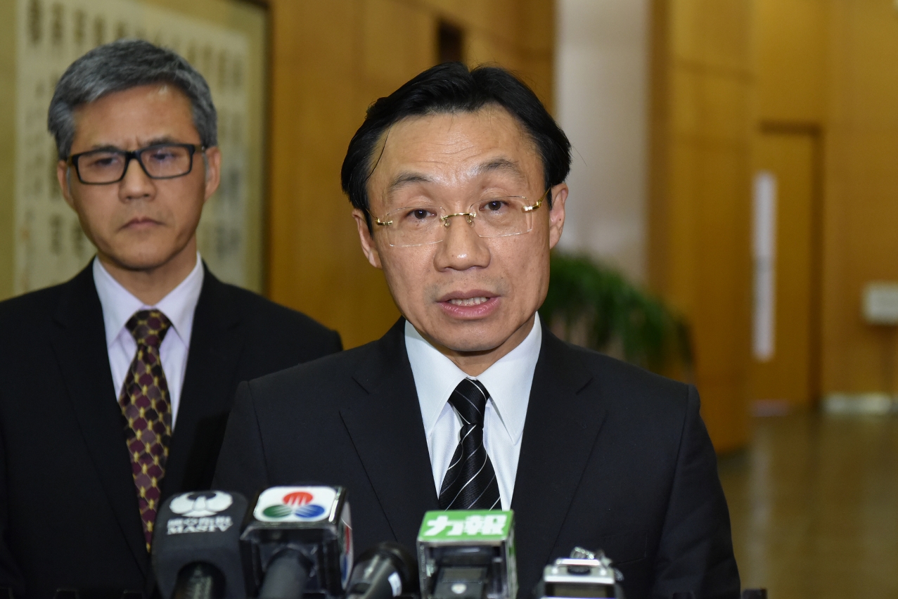 譚俊榮：政府認為娛樂場設高規格吸煙室現時較可行
