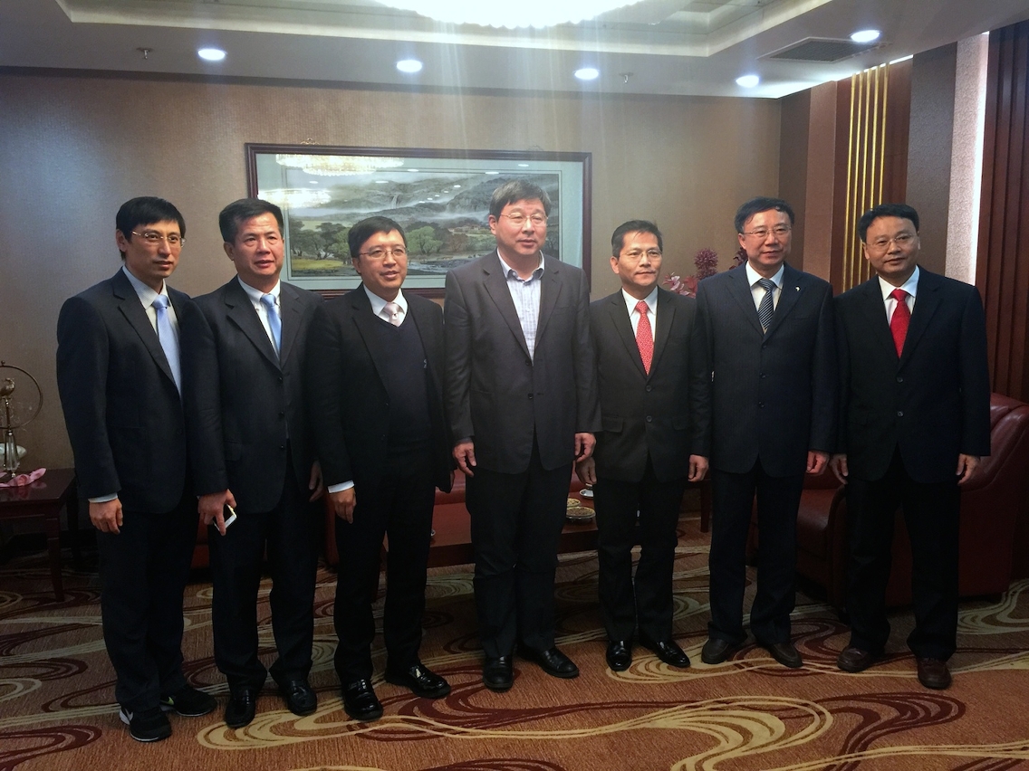 與中國科協書記處書記束為合影