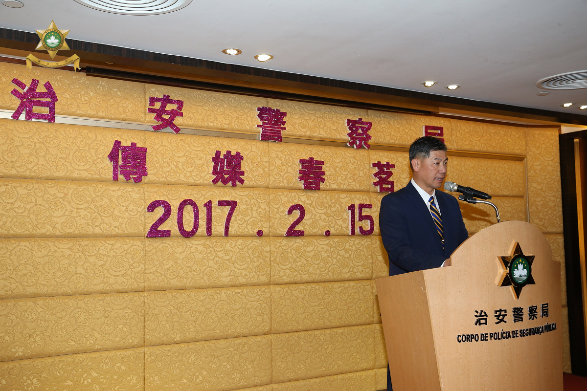 Commissioner Leong Man Cheong delivers the speech at the dinner