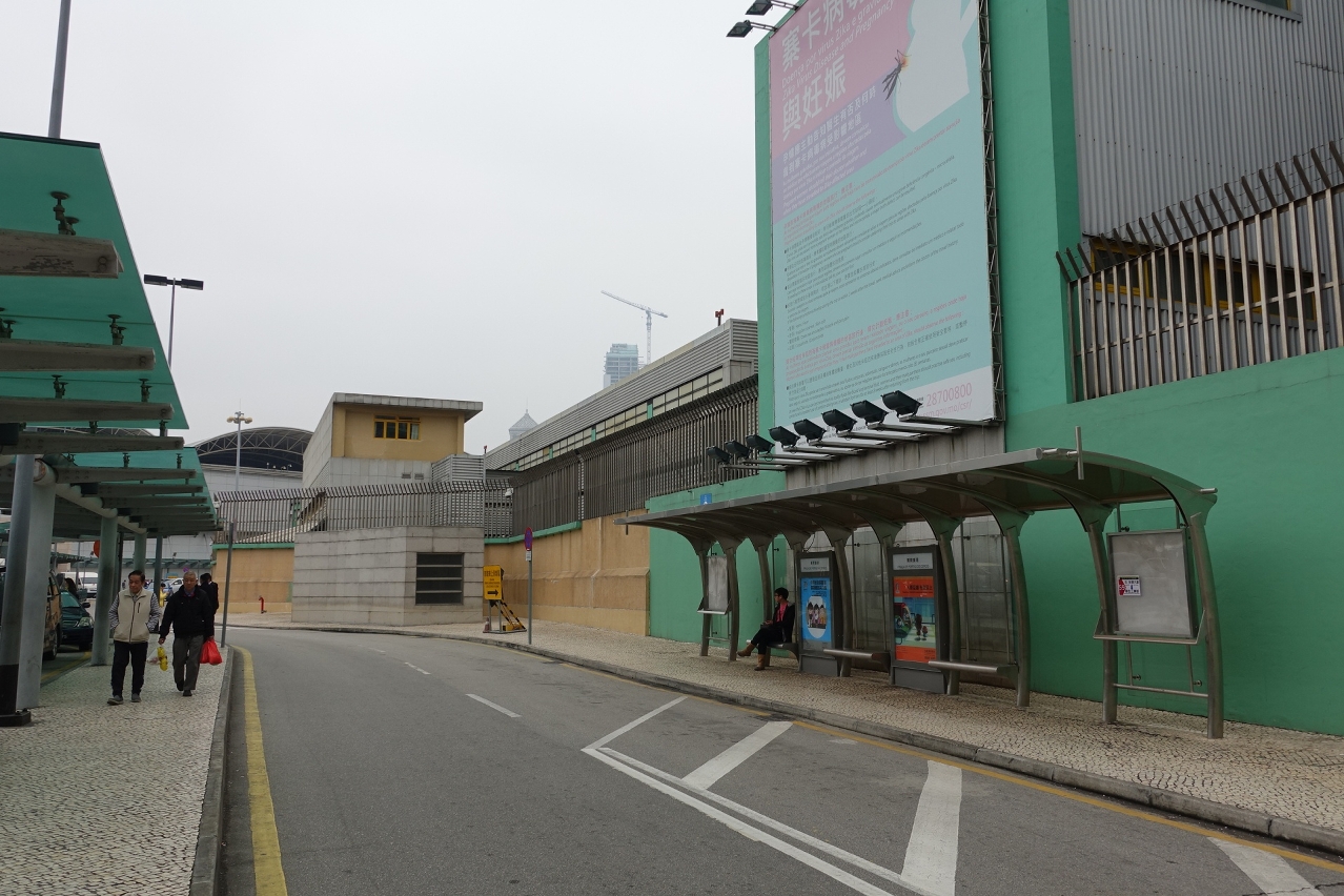 As carreiras n.os 51 e 59 passam a fazer escala, no sábado, na paragem “Praça das Portas do Cerco” no lado leste da mesma praça