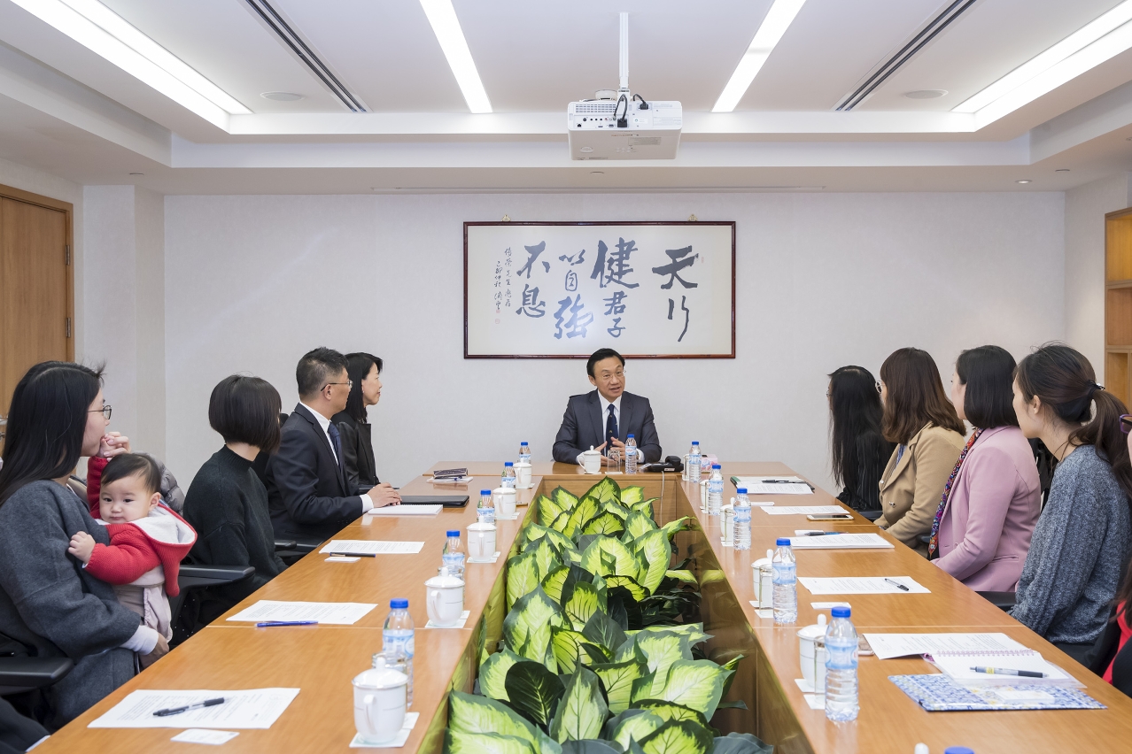 Secretário para os Assuntos Sociais e Cultura reuniu-se com a Associação Promotora de Aleitamento e Cuidados Infantis de Macau