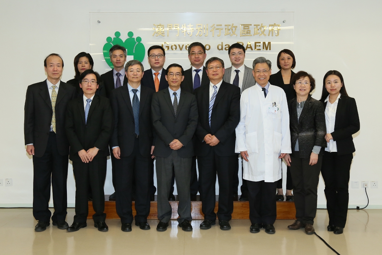 Administração de Alimentos e Medicamentos da China visita Serviços de Saúde e promove cooperação na supervisão e controlo de medicamentos entre os dois locais