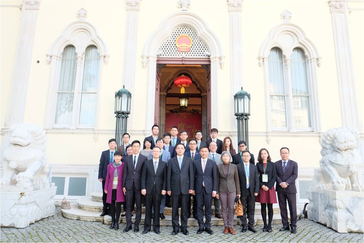 A delegação visita o Embaixador da República Popular da China em Portugal