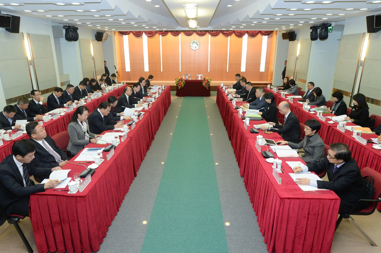 The Shenzhen-Macao Cooperation Conference 2016 is held at the Government Headquarters.