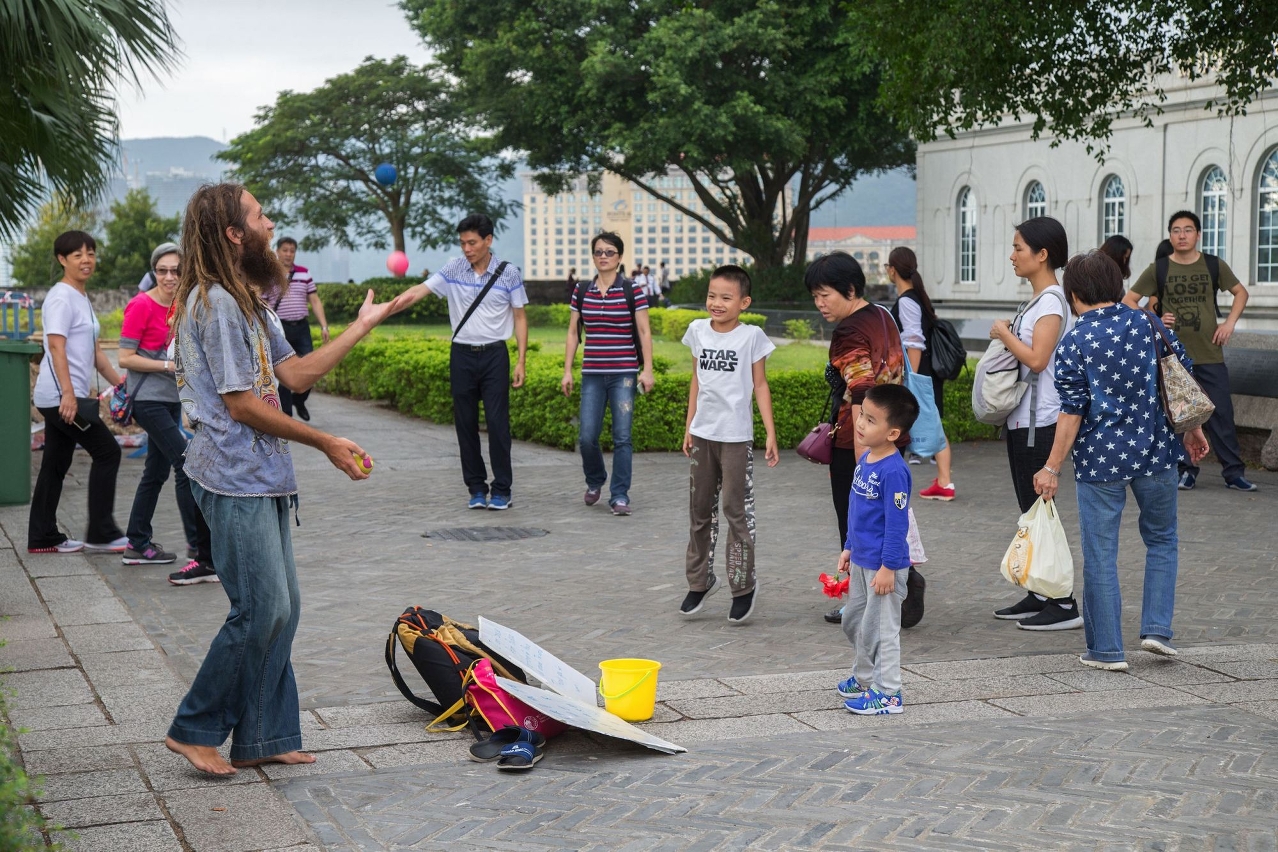 The "Busking Programme" has introduced a number of "Buskers" to present creative art shows at the three Busking Points, namely Anim’Arte NAM VAN, the Taipa Houses and the Mount Fortress Garden.