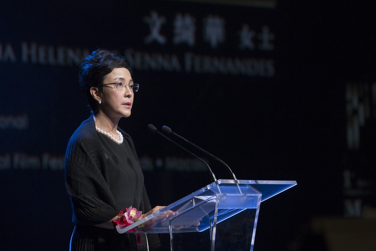 Directora da DST e presidente da comissão organizadora do IFFAM, Maria Helena de Senna Fernandes, discursa na cerimónia de entrega de prémios