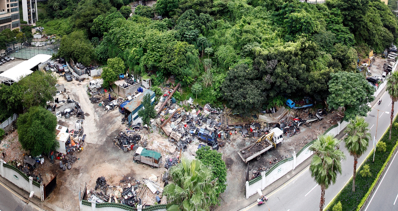 O terreno antes da realização da desocupação
