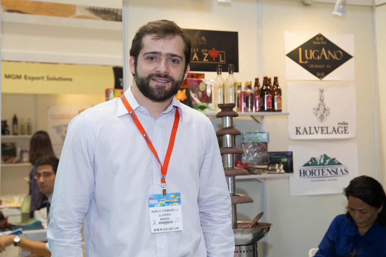 Karlo G. Tomazelli, responsável pelo stand da empresa LUGANO na Exposição de Produtos e Serviços dos Países de Língua Portuguesa