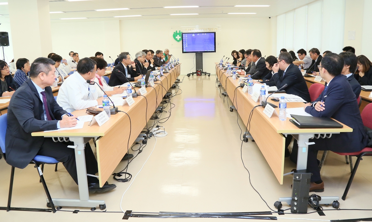 Serviços de Saúde, a Autoridade Monetária de Macau (AMCM), representantes dos sectores de saúde e seguros estiveram reunidos