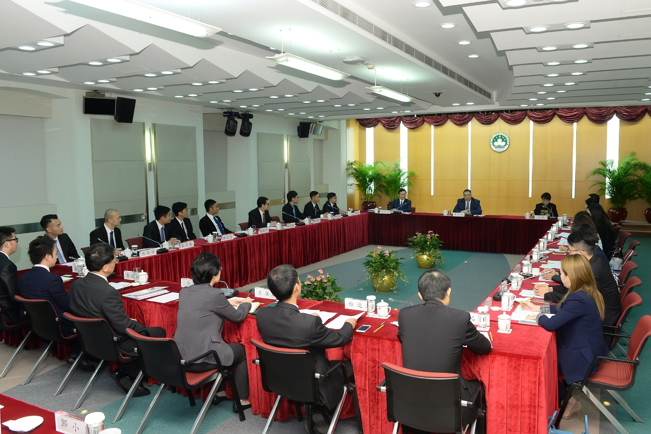 行政長官崔世安與中華全國青年聯合會澳區委員座談