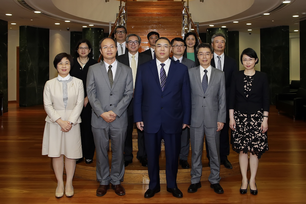 Chefe do Executivo reúne com representantes da Associação dos Trabalhadores da Função Pública de Origem Chinesa