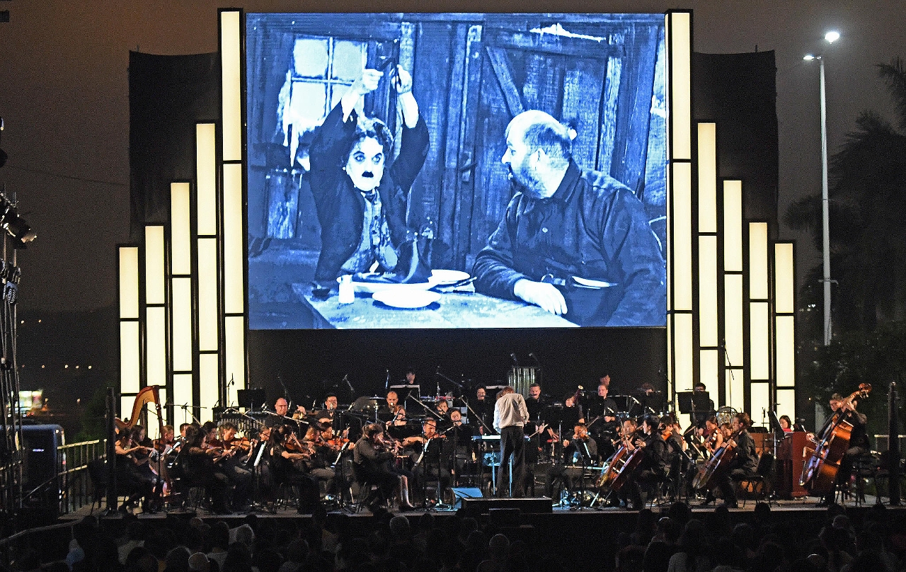 The delegation attended the closing show of 30th MIMF