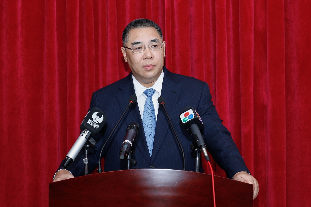 行政長官表示政府優先解決居民住屋需要