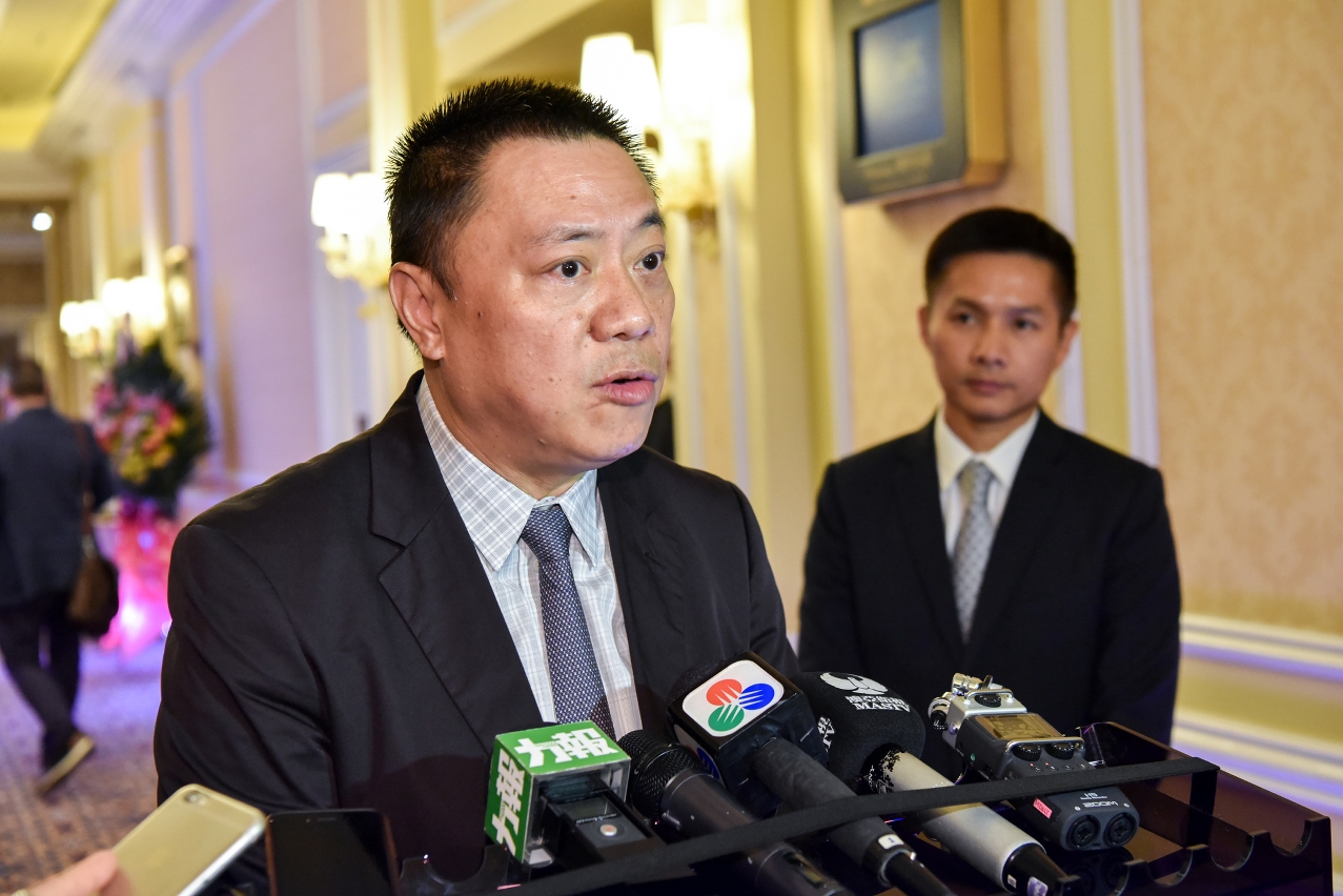經濟財政司司長梁維特接受傳媒訪問