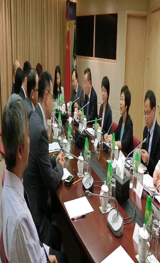 Encontro entre a Secretária Sónia Chan e os representantes das associações jurídicas de Macau