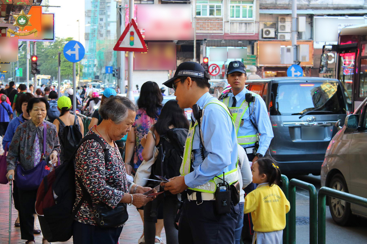 提醒市民時刻遵守交通規則