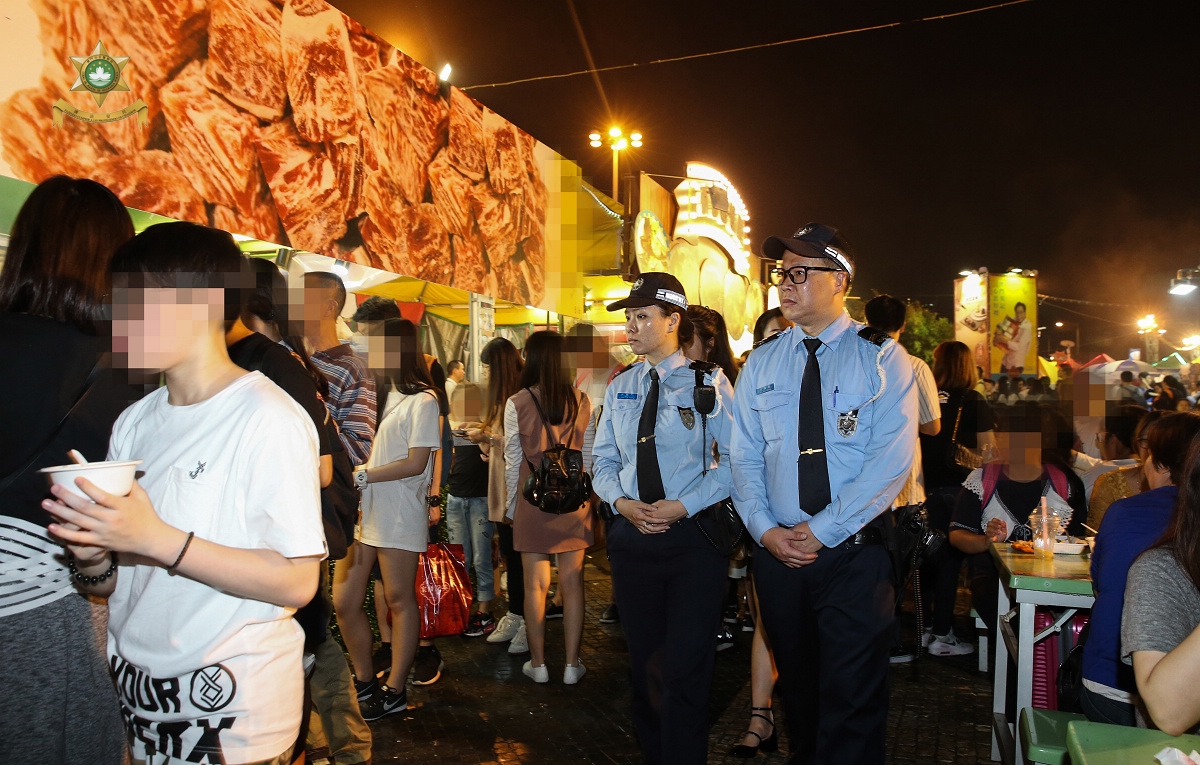 警員於美食節會場內外加強巡邏