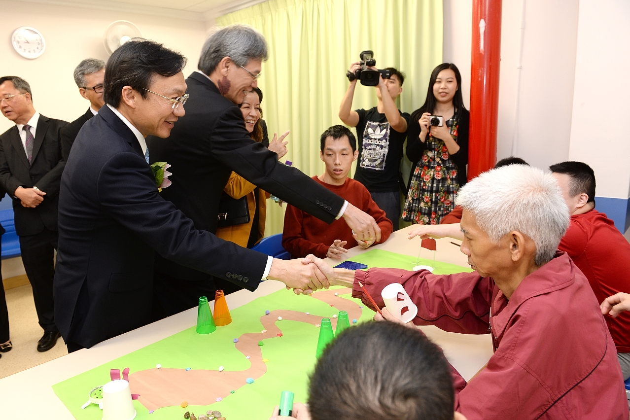 譚俊榮司長問候院友