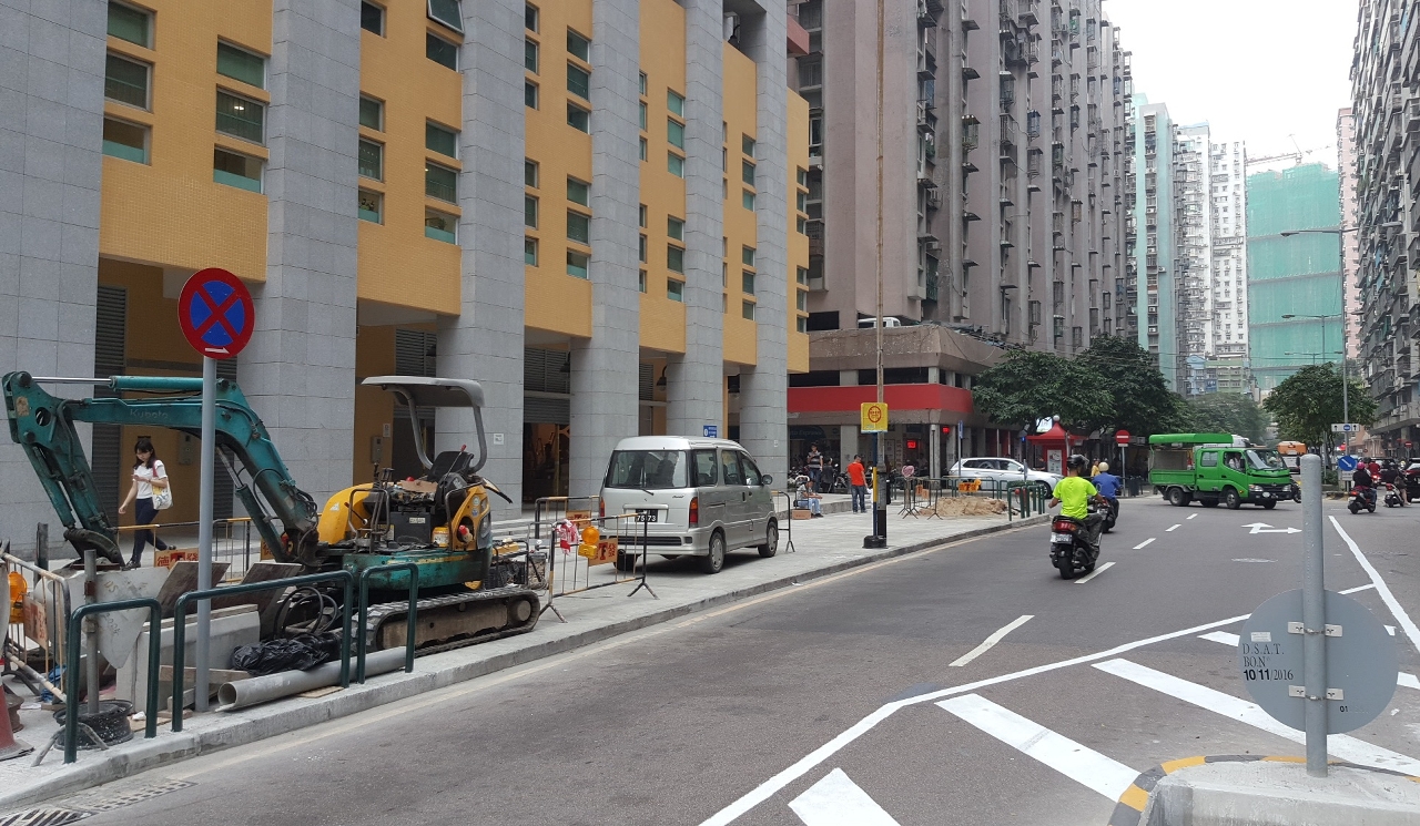 快達樓側車道將臨時設為4路線落客點及巴士停泊區
