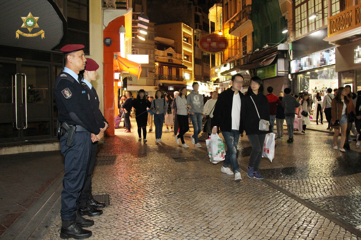 特警隊人員於旅遊區維持秩序