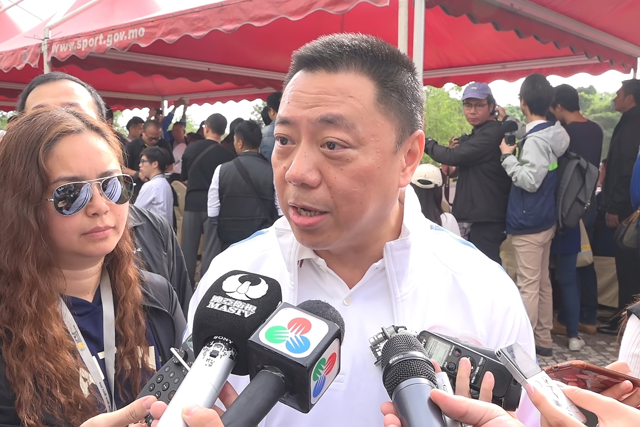 經濟財政司司長梁維特接受傳媒訪問