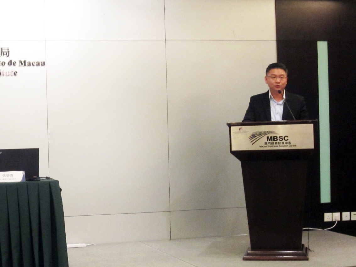 Deputy Director of the Labours Affairs Bureau, Mr. Chan Un Tong, delivers a speech