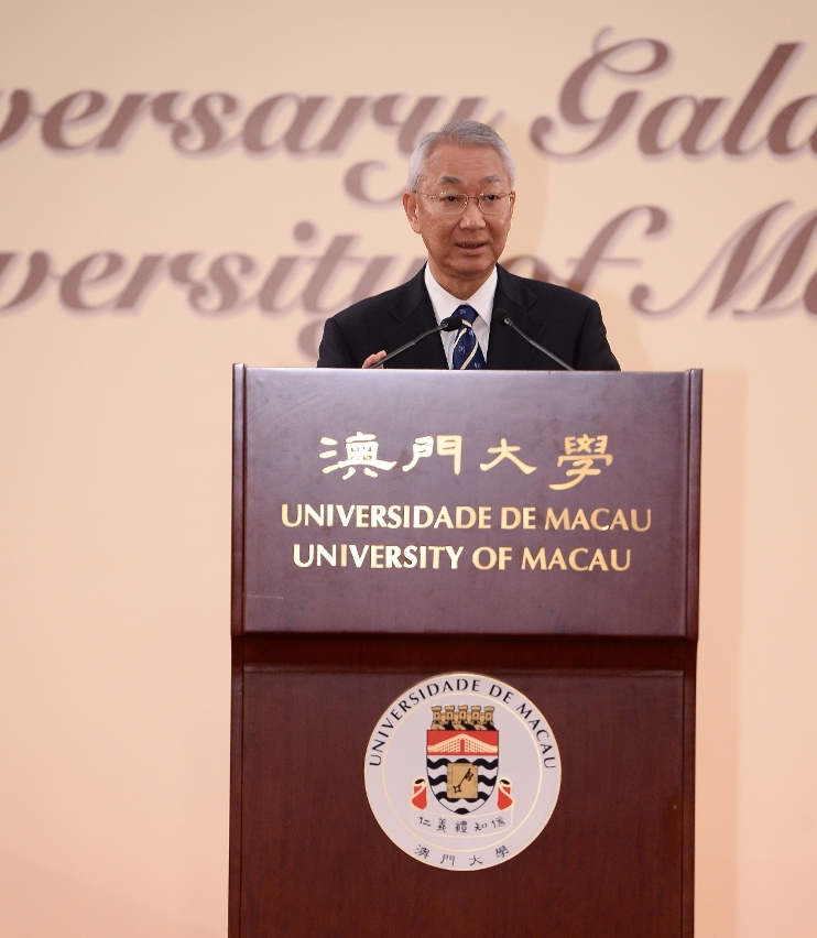 Lam Kam Seng gives a speech