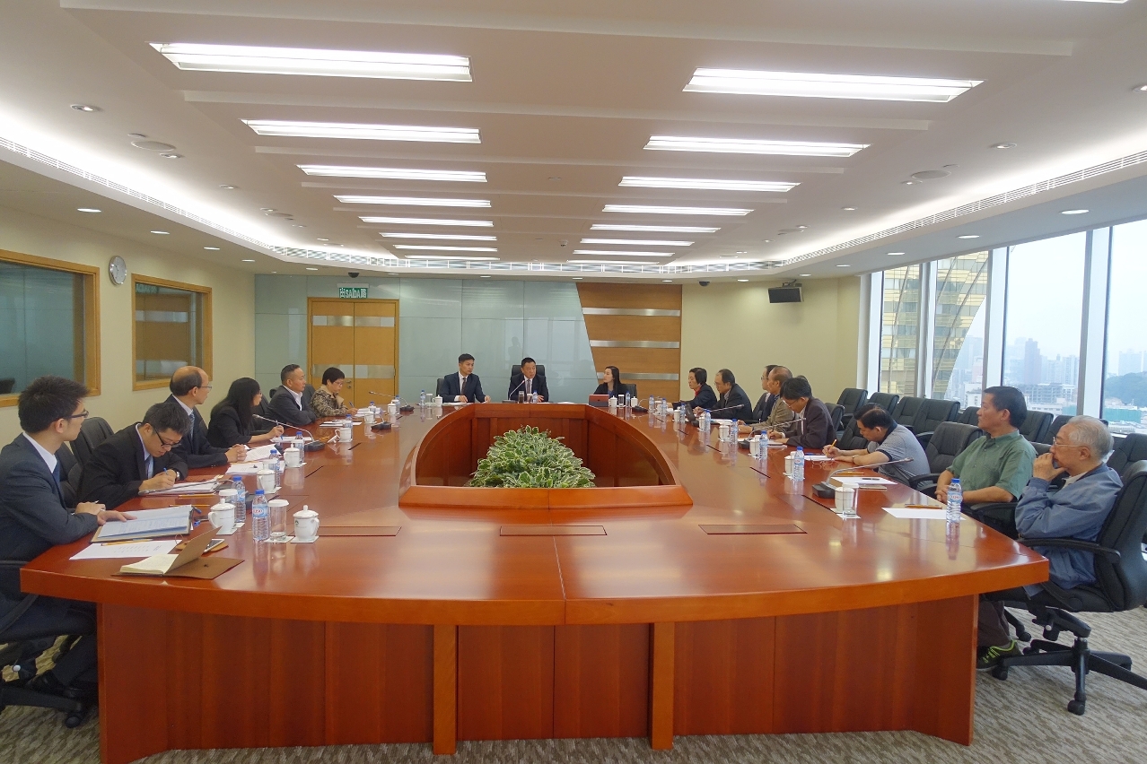 O Secretário para a Economia e Finanças, Leong Vai Tac, reune-se hoje (dia 19) com a Associação das Industriais de Combustíveis de Macau.