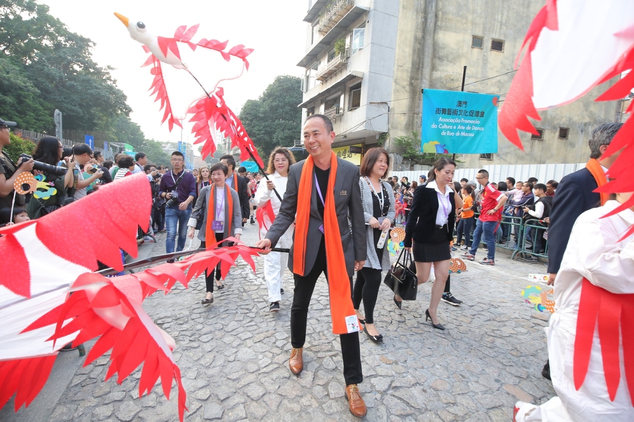 Os convidados tiveram interacção com o público ao longo do Desfile.