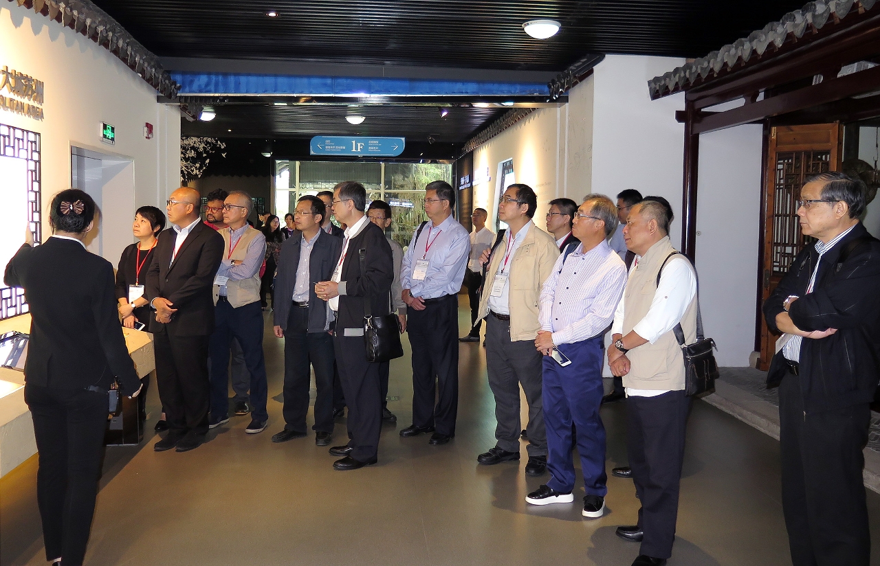 O CPU visitou o Pavilhão de Exposições do Planeamento Urbanístico de Suzhou