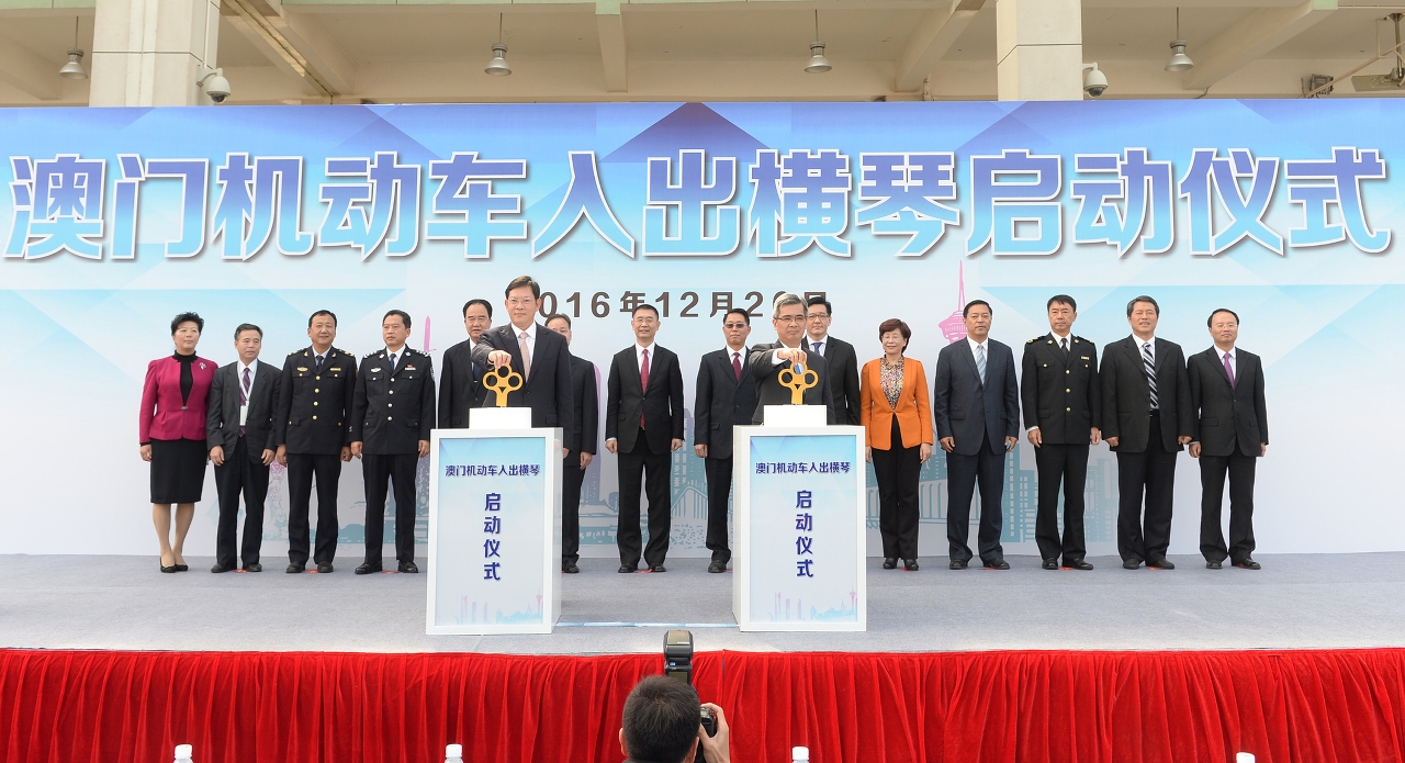 The Secretary for Security, Mr Wong Sio Chak, attends the launch ceremony of the measure enabling Macao-registered motor vehicles to enter Hengqin.