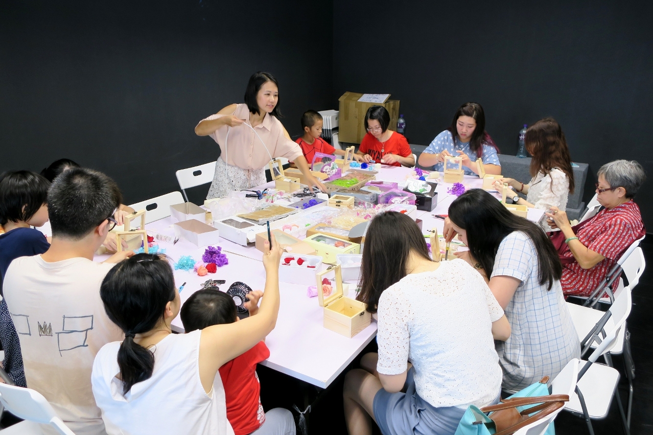 “Nam Van Lake Craft Market” will hold 15 themed workshops from January to March 2017. All are welcome to register via the online activity registration system on IC’s website.