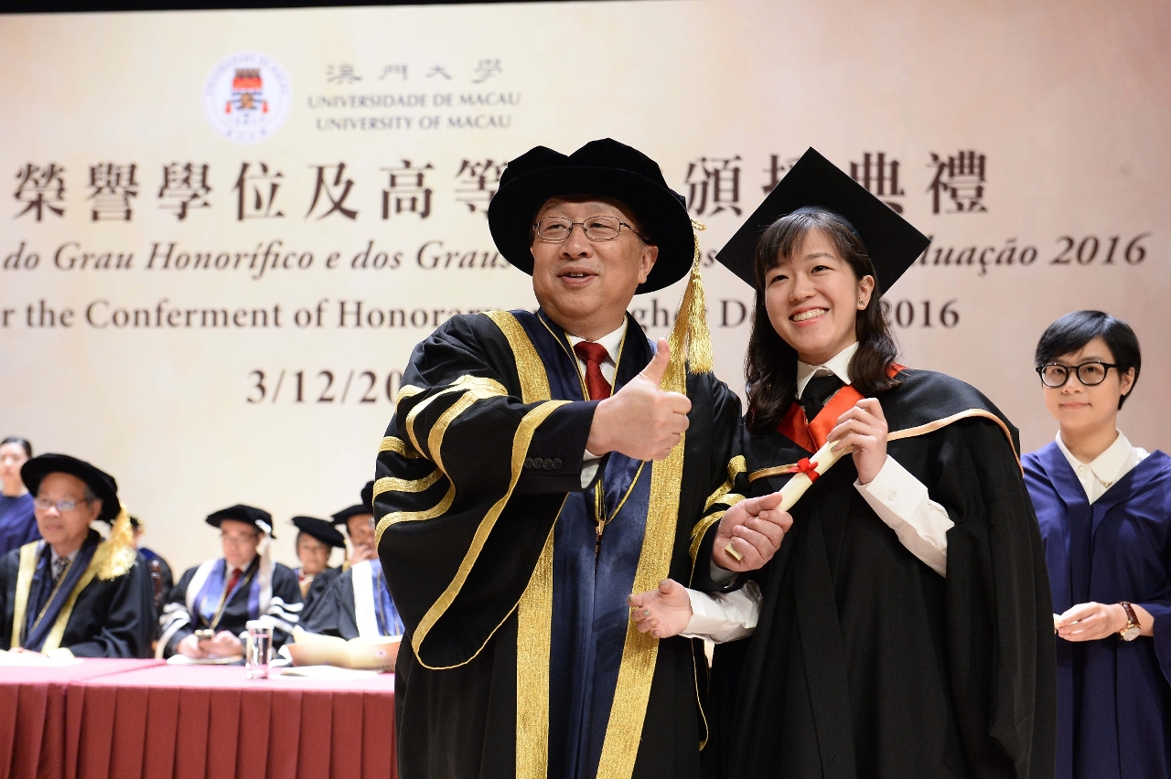 Wei Zhao encourages the graduates to create a wonderful life