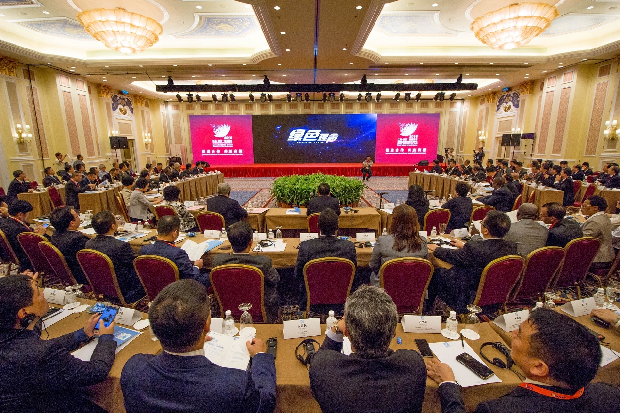 Mais de 100 participantes marcaram a presença na Mesa Redonda de Alto Nível sobre a Construção de Infraestruturas da Província de Jiangsu, de Macau e dos Países de Língua Portuguesa