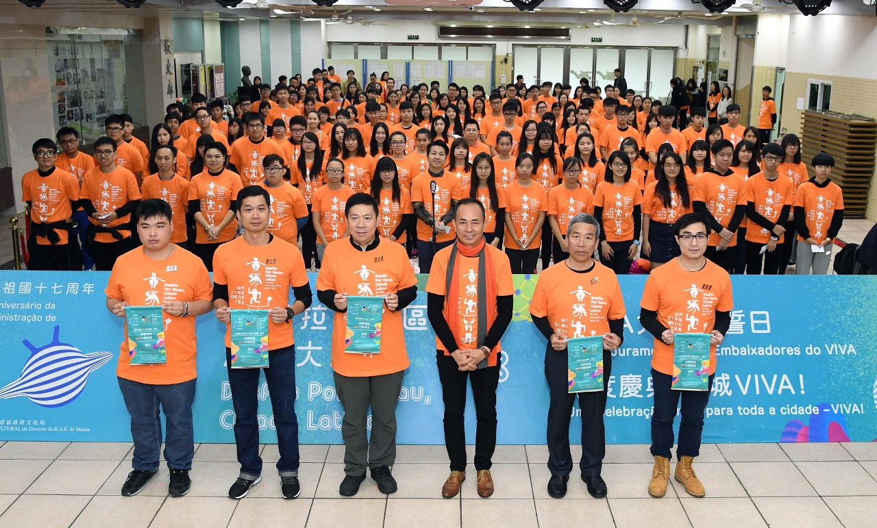 Mais de 400 Embaixadores do VIVA declararam a sua dedicação ao Desfile na Escola Tong Nam.