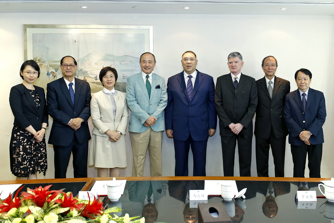 Chefe do Exeuctivo recebe representantes da Associação dos Aposentados, Reformados e Pensionistas de Macau