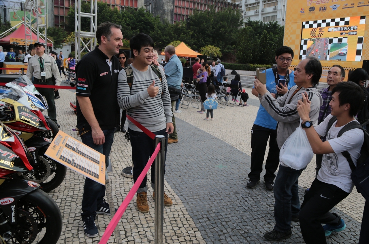 Os fãs tiveram a oportunidade de encontrar em pessoa o indiscutível Rei de duas Rodas de Macau e que já venceu a prova por oito vezes, Michael Rutter